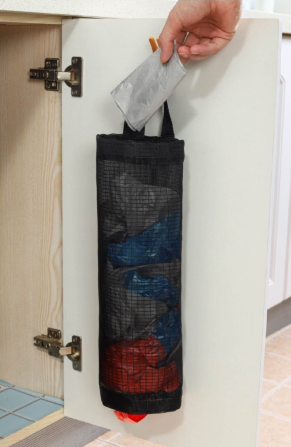 Suporte de saco de plástico para montagem na parede. Organizador de saco plástico.